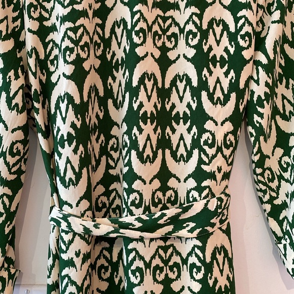 Fabulous Ikat green/tan with black /tan border size L - Picture 7 of 8